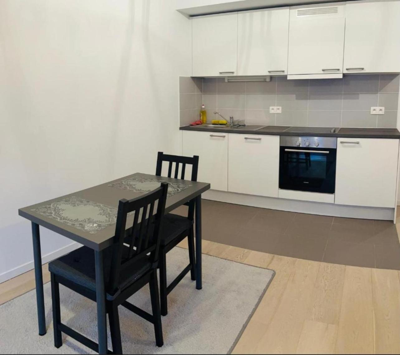 Beau Studio Apartment บรัสเซลส์ ภายนอก รูปภาพ